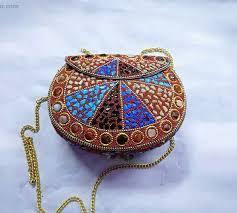 Bolso de mano moderno y ecológico con incrustaciones de piedras y cadena de latón, estilo mosaico, para uso nocturno. - Product Image 5