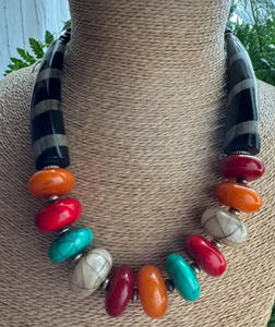 Collier en résine pour femme au design classique avec motif unique, bijoux de mode pour les occasions de Noël, fabriqué en Inde - Product Image 2