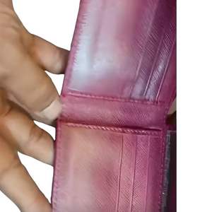 Portefeuille en cuir de qualité supérieure pour hommes et femmes, design compact et fin avec plusieurs emplacements pour cartes, fenêtre d'identification et compartiment pour argent, rouge - Product Image 3