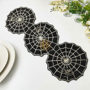 Camino de mesa Noor con bordado floral-Diseño moderno negro y dorado para acento de mesa de comedor y decoración de habitación - Product Image 6