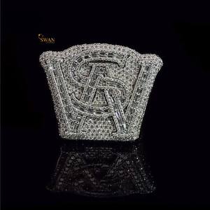 Anillo de diamante de moissanita con inicial personalizada de oro macizo de 10K, joyería llamativa de Hip Hop, regalo ostentoso de lujo para hombres y mujeres - Product Image 1