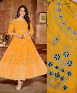 Dernier design exclusif, nouveauté, longueur de farine, manches régulières, col bateau, couleur rose Kurti avec Dupatta en vêtements ethniques Shalwar Kameez - Product Image 1