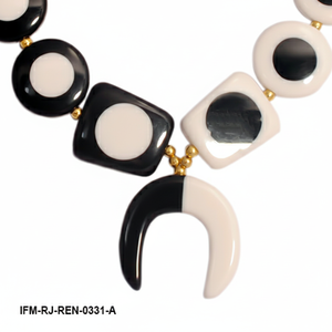 Collier tendance en résine noir et blanc, chaîne de perles géométriques audacieuses, bijoux modernes faits à la main, cadeau pour elle - Product Image 2