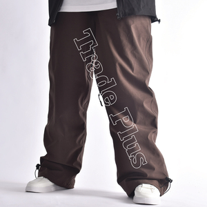 Pantalon imperméable marron fonctionnel avec poches zippées sécurisées, ourlet réglable et matériau coupe-vent imperméable à la neige - Product Image 2
