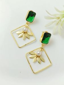 ต่างหูห้อยกับต่างหูชุบทอง18kgold ดีไซน์ดอกไม้และต่างหูห้อยกลางมุกสำหรับผู้หญิงที่สมบูรณ์แบบสำหรับเธอ - Product Image 2