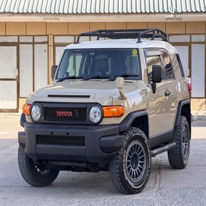 Toyota FJ Cruiser 2013 de Moda, 4x4, 4 Puertas, SUV, 5A - Product Image 2