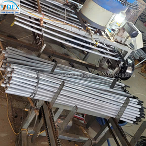 Manche de balai en bois argenté de 120 cm de long, type capuchon noir - Product Image 2