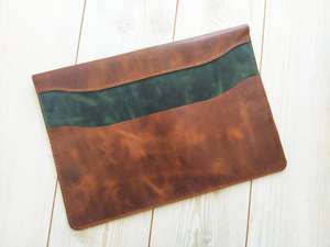 Housse pour ordinateur portable en cuir véritable de luxe, moderne, durable, portable, légère, personnalisable, fabriquée à la main pour les hommes d'affaires et les professionnels - Product Image 3