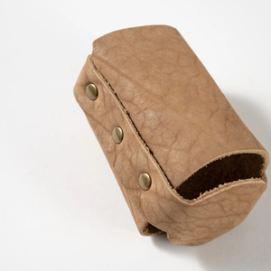 Accesorio personalizado de cuero de grano completo para hacer cola, barbacoas en el patio trasero, Enfriador de latas deportivas para exteriores - Product Image 4