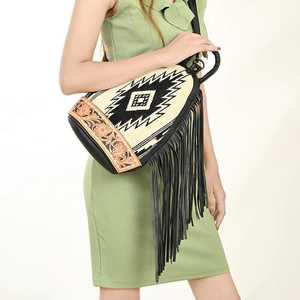 Sac utilitaire à bandoulière en cuir véritable, style western, avec pompon floral, sac messager bohème pour femme, porte-monnaie artisanal personnalisé - Product Image 3