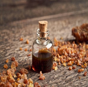 Huile essentielle de myrrhe pure et naturelle |   Vente en gros pour l'aromathérapie, les soins de la peau, les diffuseurs, la fabrication de bougies et de savons, les parfums - Product Image 2