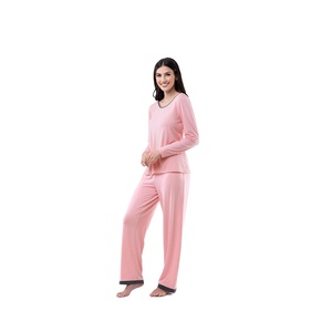 Ensemble t-shirt et pantalon à col rond pour femme, haut à col rond et pantalon à coupe classique - Product Image 1