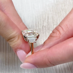แหวนเพชรแล็บทรง Asscher 5 เม็ด น้ำหนักรวม 9.50 กะรัต ได้รับการรับรองจาก IGI สี D-E-F ความสะอาด VVSVS - Product Image 3