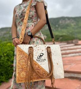 Sac fourre-tout en fourrure de vachette véritable sac à main en cuir de style Hair On Hide Carving Hand Tooled Bags For Women's Multi Use - Product Image 1