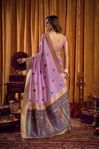 ผ้าไหมพรีเมียมสำหรับผู้หญิง ผู้จัดจำหน่ายเสื้อผ้าพื้นเมืองอินเดียแบบดั้งเดิมขายส่งจำนวนมากโดยแฟชั่นฮาร์เบอร์ - Product Image 5