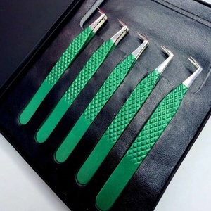Venta al por Mayor de Pinzas para Extensión de Pestañas GETUP BROSONS IMPEX de Acero Inoxidable Antimagnético con Recubrimiento de Polvo Verde y Punta Plateada con Agarre de Diamante - Product Image 6