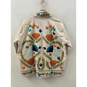 Blouson Bomber Réversible en Velours Brodé Suzani, motif Samarkand Bloom en Ivoire avec matelassage Terracotta et Teal, Taille XXL, pour le Printemps - Product Image 2