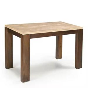 Elegante mesa de centro de madera con acabado liso construida para salas de estar modernas que ofrecen funcionalidad y atractivo estético - Product Image 1