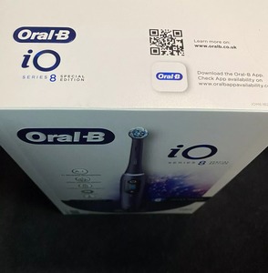 แปรงสีฟันไฟฟ้า Oral-B IO 8ชุดแปรงสีฟันไฟฟ้าสีดำนิลรุ่นพิเศษเทคโนโลยีการทำความสะอาดขั้นสูงเพื่อรอยยิ้มที่สดใสยิ่งขึ้น - Product Image 4