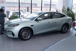 Edición Conducción Inteligente, Sedán PHEV de Alta Gama, Ideal para Familias, Motor Híbrido de 120kW, Interior de Lujo, Tamaño de Neumáticos R17, 50-70kWh - Product Image 6