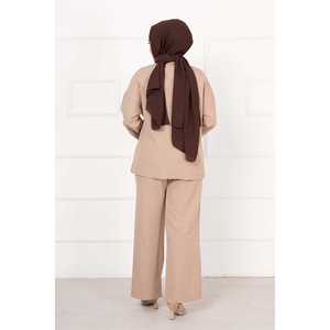 Ensemble décontracté deux pièces couleur vison avec détails poches et blazer à nouer sur le côté et short en tissu crêpe coupe ample - Product Image 6