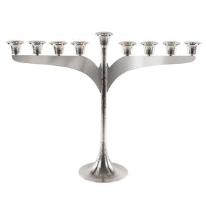 Ménorah décorative en aluminium, finition métallique élégante, fabriquée à la main, écologique pour les maisons modernes, Noël et Pâques traditionnels - Product Image 1