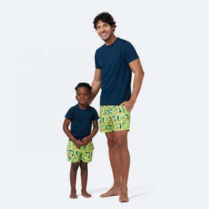 Shorts décontractés exclusifs pour hommes, imprimés sur toute la surface, motif étoile audacieux, taille élastique, vêtements d'été, tissu léger, couleurs personnalisées avec logo - Product Image 2