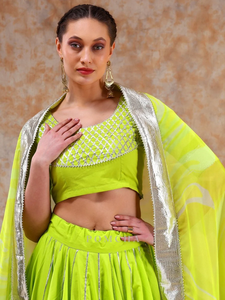 Lehenga Choli Verde Lima, Corte Ajustado con Borde Plateado y Dupatta a Juego, Elegante Ropa Étnica India para Bodas y Fiestas - Product Image 3