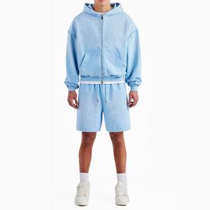 Ensemble short en coton mélangé personnalisé Basics pour hommes, sweat à capuche coupe carrée avec jorts délavés au soleil, design streetwear imprimé et élégant - Product Image 1