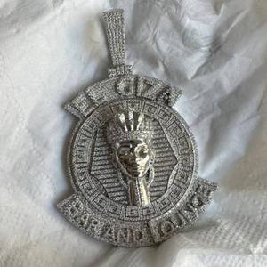 Colgante Personalizado de Estilo Elegante con Moissanita VVS de Corte Redondo de 21 Quilates Chapado en Oro, Regalo de Aniversario para Hombre, Plata de Ley 925 - Product Image 2