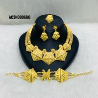Ensemble de colliers avec pendentif en laiton plaqué or 24K, chaîne maille forçat, motif géométrique gravé, design traditionnel, exclusif mode, un gramme