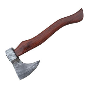 Hache de style viking en acier de Damas, tête en acier à motif artisanal avec manche long en bois naturel pour le camping et le bushcraft - Product Image 3