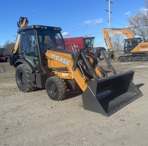 Chargeuse-pelleteuse CASE580SN 2024, mini-tracteur avec pelle arrière et chargeur frontal - Product Image 4