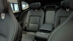 2025 a V a T a R XII AWD SUV Doble Litio con Neumáticos R18, Asientos de Cuero, Techo Panorámico y Portaequipajes de Aleación de Aluminio - Product Image 5