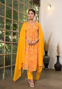 Diseño moderno Exportación India Calidad Pure Chinon Kurti con pantalón y Dupatta con trabajo manual Compras en línea India para la venta - Product Image 3