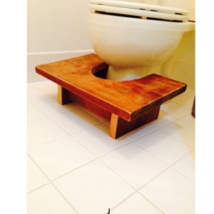 Taburete de baño de madera hecho a mano para posición en cuclillas y soporte de bienestar - Product Image 1