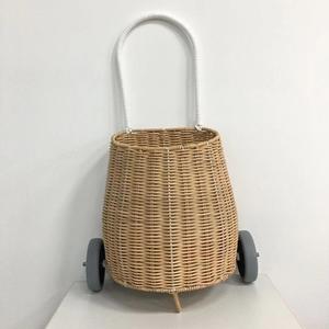 Bolsa de Carro Escolar de Mimbre Hecha a Mano para Niños, Bolsa de Cesta de Mimbre con Ruedas para Bebés, Hecha en Vietnam - Product Image 1