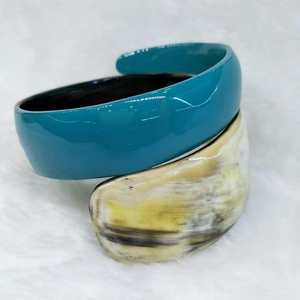 Bracelets en corne de bœuf africaine de luxe, demi-couleur ou bracelets en corne de taureau, meilleure qualité de bracelets en corne par NOORBABA INTERNATIONAL - Product Image 6