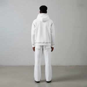 Conjunto Deportivo Personalizado con Capucha para Hombre y Unisex, de Algodón Orgánico Antibacteriano, Estilo Urbano - Product Image 4