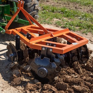 Grada de discos duradera para un uso agrícola eficiente y potentes capacidades de preparación del suelo - Product Image 5