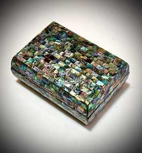 Boîte de rangement pour bijoux de luxe moderne, artisanale haut de gamme, en bois, avec incrustation de nacre, motif floral, forme personnalisable - Product Image 1