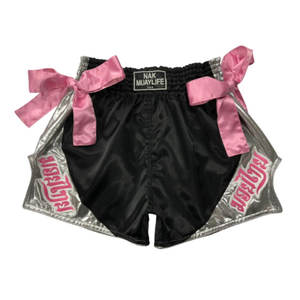 Short de sport unisexe en satin de soie à taille élastiquée avec broderie personnalisée pour le Muay Thai et les arts martiaux - Product Image 4