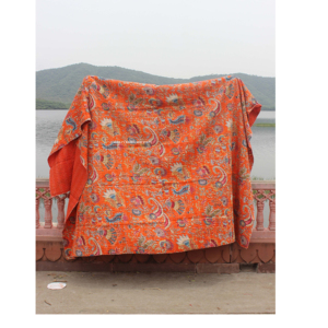 Couette Kantha en coton organique doux et réversible, imprimée orange mukut cousue à la main pour la décoration intérieure ou les caractéristiques de l'hôtel - Product Image 1