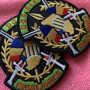 Parche Bordado en 3D de Calidad Perfecta para Ropa, Insignia para Jeans con Reverso Removible para Ropa Urbana, Estilo Cosido para Gorras - Product Image 2