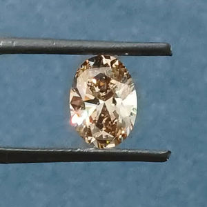 Diamante Natural de 2.00 Quilates, Corte Brillante Modificado Ovalado, Color Amarillo Parduzco, Pulido, Corte EX, Dureza 10/10, para Joyería - Product Image 1