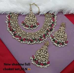 ชุดเครื่องประดับแบบอินเดียสำหรับผู้หญิงสร้อยคอเพชรสังเคราะห์สังเคราะห์ทำมือสวยงามดีไซน์ดอกไม้พร้อมต่างหูและต่างหู - Product Image 4