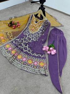 Hermosos trajes Punjabi Patiyala con bordado pesado 5mm Secuencia Trabajo Faux Georgette y mangas elegantes Fabricación India - Product Image 4