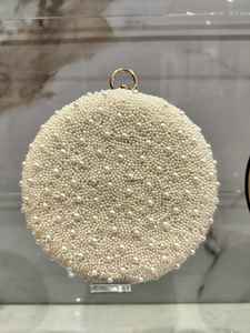 Bolso de mano con forma elegante hecho a mano, bordado de lujo, decoración de perlas, botón duradero, monedero de noche perfecto para bodas y fiestas - Product Image 5