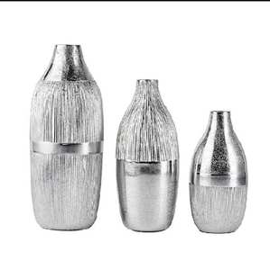 Vase à fleurs en métal de qualité supérieure, idéal pour les mariages, les événements et la décoration intérieure à un prix abordable en provenance d'Inde - Product Image 3