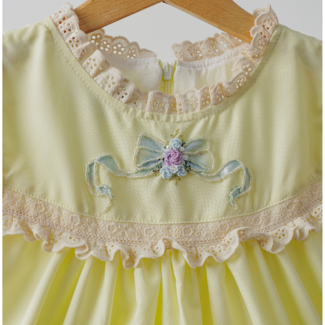 สีเหลือง